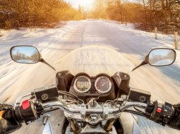 Comment bien entretenir sa moto pendant l’hiver ?